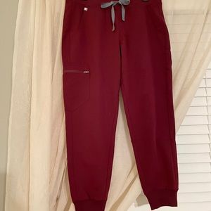 FIGS BURGUNDY ZAMORAS